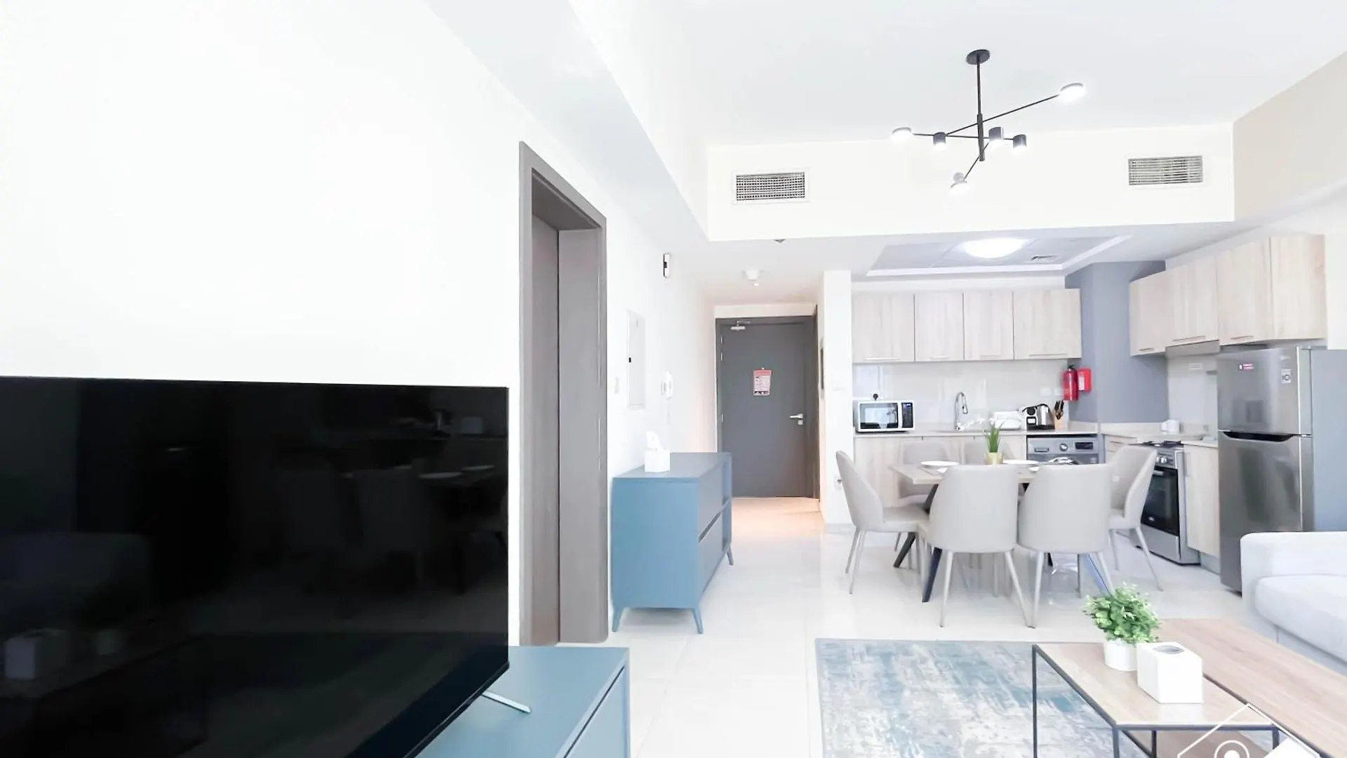 Apartment Luxury At Ag Tower Business Bay & City Views Dubai