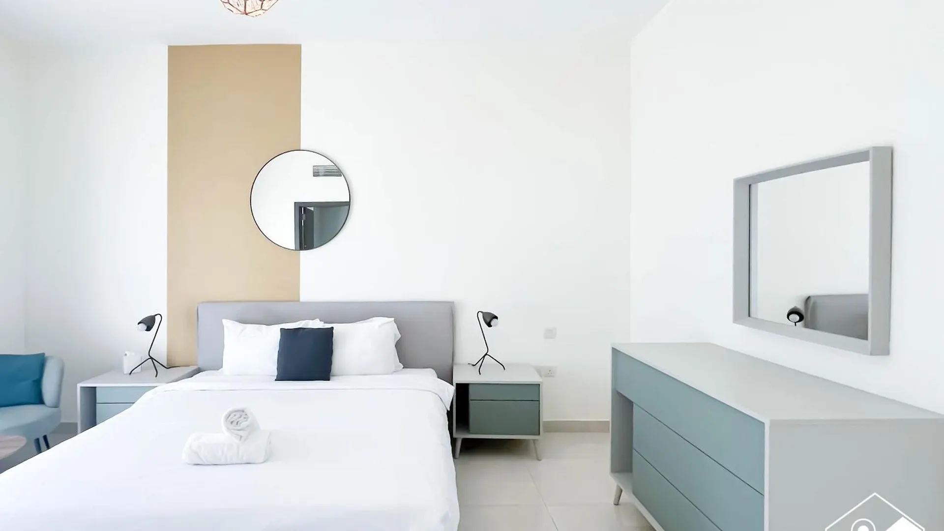 Luxury At Ag Tower Business Bay & City Views Dubai Apartment